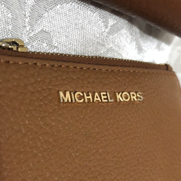 Michael Kors Bundle Wallet Clutch and Wristlet Excellent Used Condition. - Picture 4 of 14